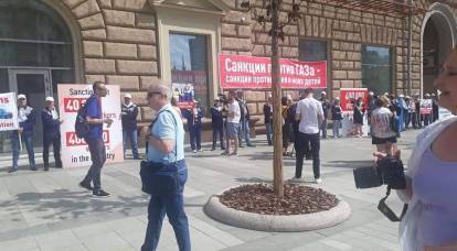 "GAZ'ı zorlamayın": İşçiler Moskova'daki ABD Büyükelçiliği önünde bir miting düzenlediler