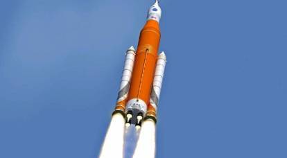 NASA는 깊은 우주 비행을 위해 무거운 로켓을 준비하고 있습니다.