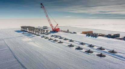 O mais novo complexo de invernada da estação Vostok está sendo montado na Antártida