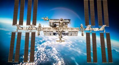 장갑 패브릭 보호를 받는 러시아 ISS 모듈