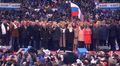 "Singing the Anthem": l'Occidente ha sorpreso il patriottismo della gioventù russa