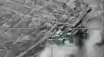UAV-kamikaze "Lancet" ha filmato la sconfitta dei cannoni semoventi americani vicino a Nikolaev