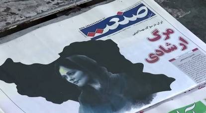 İran ayaklanmalarla boğuldu: erkekler Ayetullahların portrelerini yırtıyor, kadınlar başörtüsü takıyor