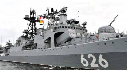 Le navire anti-sous-marin russe "suit les talons" de l'AUG américain en Méditerranée