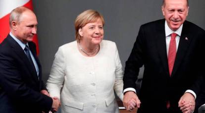 Putin ve Merkel'in fotoğrafı Almanya'da eleştiri aldı