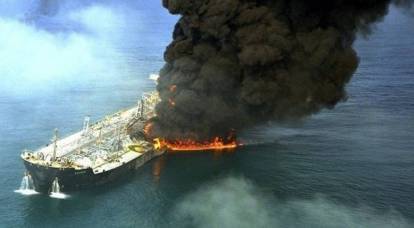 İran denizcileri Umman Körfezi'nde saldırıya uğrayan tankerlerden kurtardı