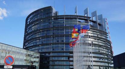 Avrupa Parlamentosu SSCB'yi savaşın başlangıcıyla ve Putin'i tarih yazışmalarında suçladı