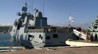 A fragata russa "Almirante Makarov" causou comoção na Grécia