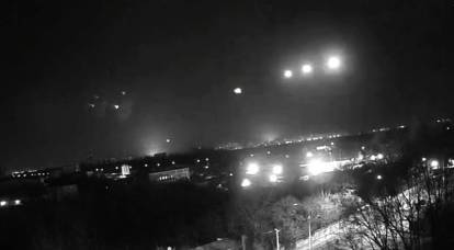 Il filmato del lavoro infruttuoso dell'artiglieria antiaerea dell'Ucraina ha colpito la rete