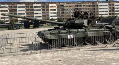 „Die Tschechische Republik befindet sich auch im Krieg mit der Russischen Föderation“: Wracks der russischen T-90, Buk-Luftverteidigungssysteme und Khosta SAO wurden ins Zentrum von Prag gebracht