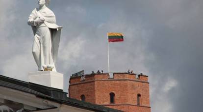 В Литве заявили о необходимости потребовать от России почти триллион долларов
