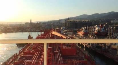 Un'esplosione non identificata è stata registrata dalle telecamere nel porto di Novorossijsk
