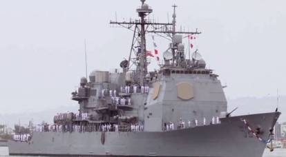 米海軍巡洋艦が東シナ海でロシア海軍の船を切り取った
