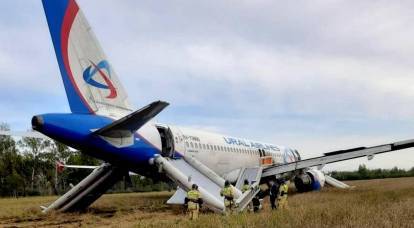 Les pilotes d'Ural Airlines ont répété le succès de leurs collègues en faisant atterrir l'avion en plein champ