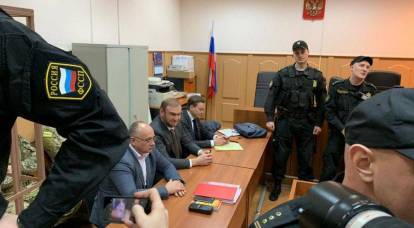 Savunma, Arashukov'un senatörlük görevinden alınması kararına itiraz etti
