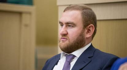 Senatör Arashukov, portreye tükürmekle sözleşmeli cinayetle suçlandı
