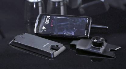 Представлен «противоударный» смартфон с рацией, усилителем звука и проектором