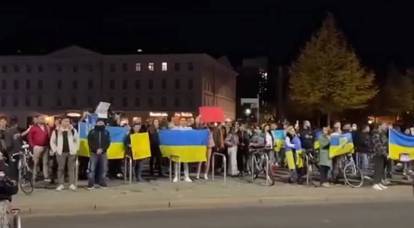 „Nazis, plecați afară!”: germanii au salutat agresiv demonstrația ucraineană