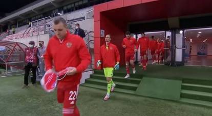 Jogadores de futebol russos foram convidados a se ajoelhar pelo "genocídio dos poloneses"