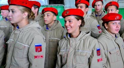 "Patriottismo forzato": chi è ossessionato dalla questione dell'educazione dei giovani della Federazione Russa