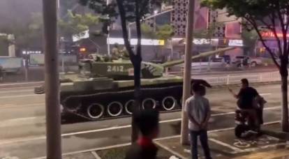 A causa delle proteste in Cina, le autorità hanno portato i carri armati nelle strade delle città