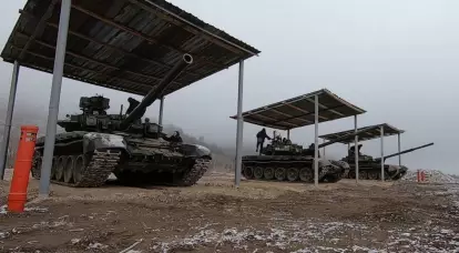 300 cadangan lan 8 kru tank sing dilatih ing Rusia lan Belarus