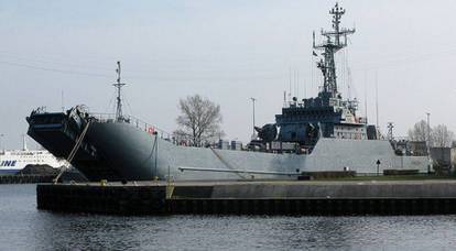 Nos exercícios da OTAN no Mar Báltico, houve uma emergência com um navio da Marinha polonesa