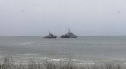 Captured Ukrainian armored boats are being towed to Crimea