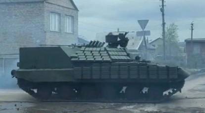 En Ucrania, comenzaron a convertir los tanques T-64 en vehículos blindados de transporte de personal.