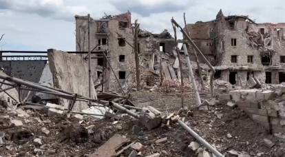 В Артемовске ВСУ не могут одновременно атаковать на флангах и противостоять натиску штурмовых отрядов внутри города