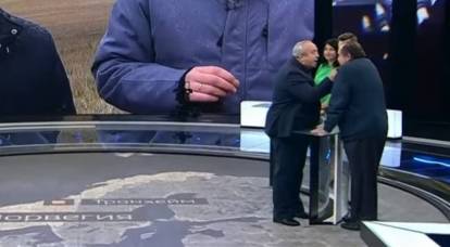 خبير أوكراني يسحب لحيته على الهواء مباشرة على التلفزيون الروسي