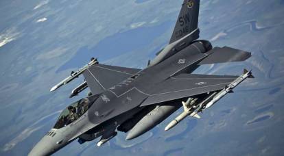 一枚火箭从美国的F-16坠落在日本的天空