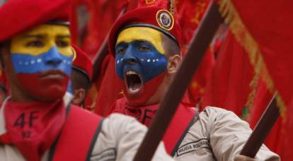 Maduro began to form a militia of 2 million people