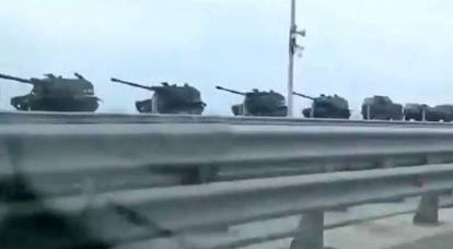Появились кадры массовой переброски боевой техники в Крым