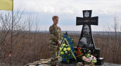 Oberst der US-Streitkräfte mit einem Schädel im Ärmel kam in Donbass an