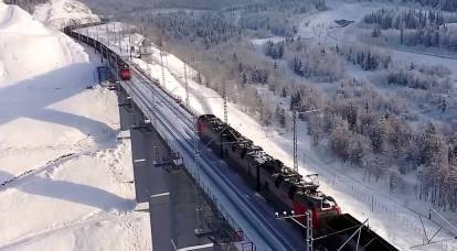 Mengapa Rusia meluncurkan kereta sepanjang dua kilometer