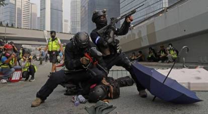 北京威胁要报复香港骚乱