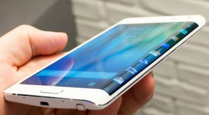 Samsung готовит смартфон сразу с тремя экранами
