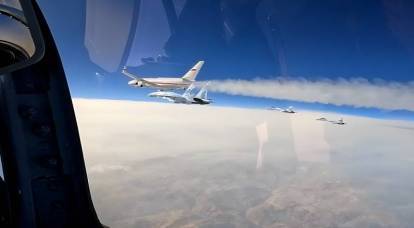 Самолет Путина до Абу-Даби сопровождали четыре вооруженных истребителя Су-35С