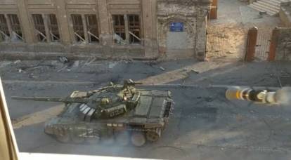 It is shown how the Russian T-72B tank in Mariupol withstood a point-blank shot from the NLAW ATGM