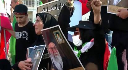 "Black headscarf revolution": riots in Iran continue