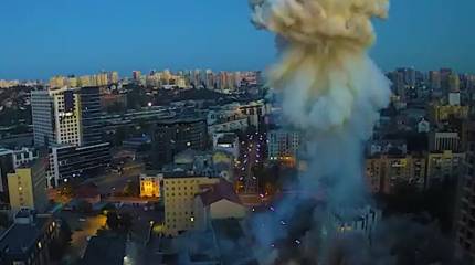 В Киеве засняли момент прилета ракеты по расположению инструкторов НАТО