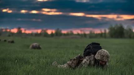 Un drone russe accepte la reddition de deux militants ukrainiens dans la région de Soumy