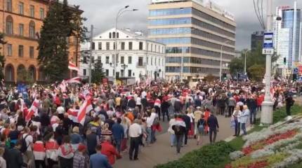 Силовики готовы к противостоянию: на улицы Минска вышла бронетехника