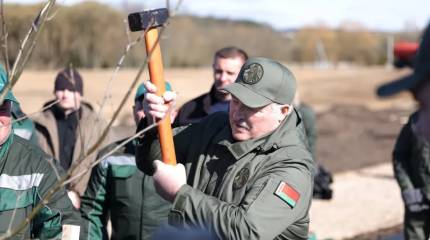 Макрон угрожал Лукашенко на случай открытия второго фронта против Украины