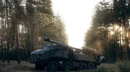 Российский дрон сжег САУ ВСУ с расчетом в гражданской одежде