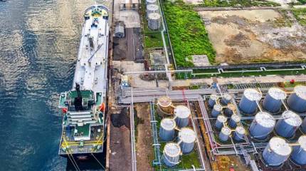 Экспорт нефтепродуктов из РФ рекордно упал, зато цены на бензин стабильны – Bloomberg