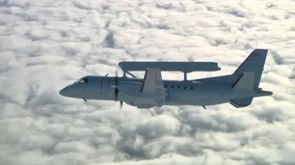 Szwedzki samolot Saab 340 AEW&C AWACS wykonuje lot testowy nad zachodnią Ukrainą