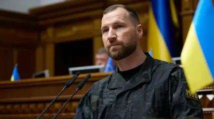 Небритый крушила с казарменными замашками: Хмару бросили на развалины Минобороны
