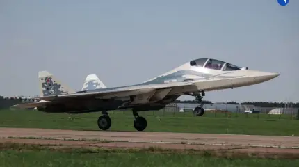 Опубликованы кадры первого полета двухместного истребителя Су-57Д
